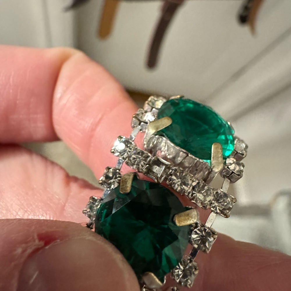 Vintage Costume Jewelry Bracelet with Green and Clear Rhinestones - Picture 5 of 5